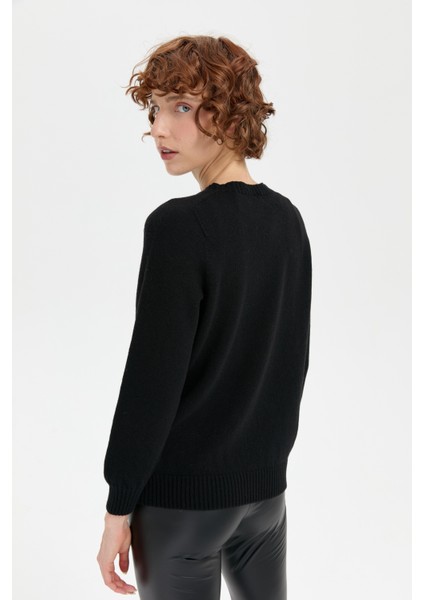 Kadın Sıfır Yaka Dikişsiz Yün Kazak Siyah modelleri