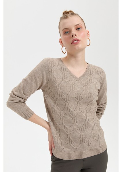 Kadın V Yaka Dikişsiz Önü Desenli Kazak Vizon