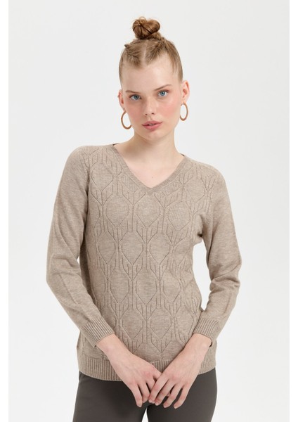 Kadın V Yaka Dikişsiz Önü Desenli Kazak Vizon fırsatları