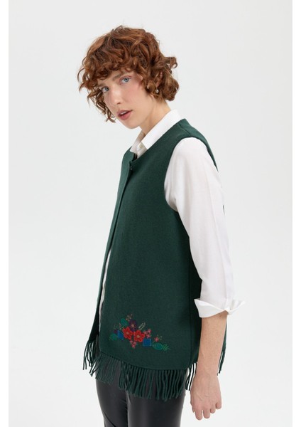 Kadın Sıfır Yaka Eteği Işlemeli Yün Yelek Yeşil fırsatları