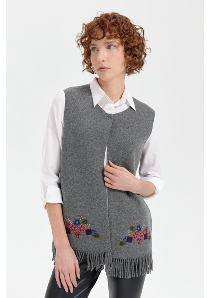 Kadın Sıfır Yaka Eteği Işlemeli Yün Yelek Füme modelleri