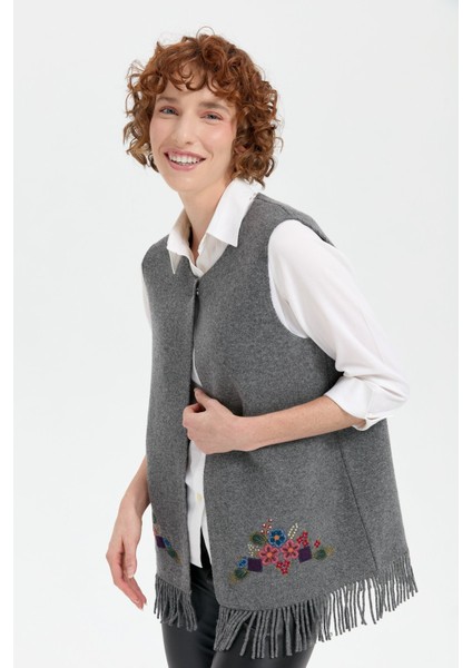 Kadın Sıfır Yaka Eteği Işlemeli Yün Yelek Füme fırsatları