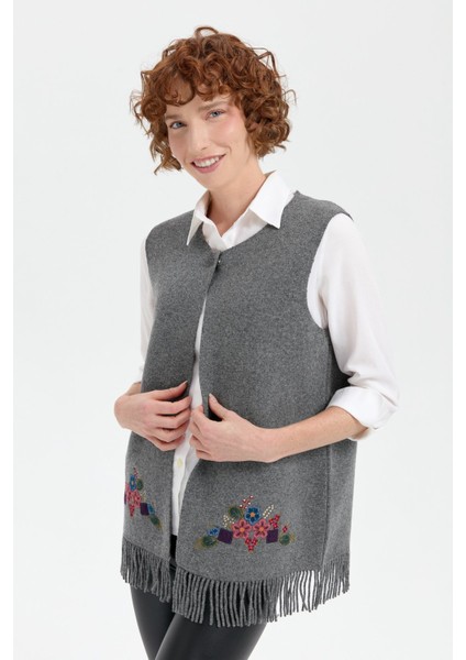 Kadın Sıfır Yaka Eteği Işlemeli Yün Yelek Füme indirimleri