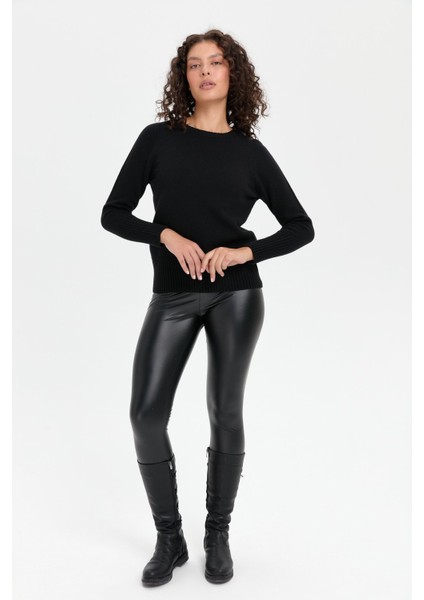 Kadın Sıfır Yaka Dikişsiz Eteği ve Kolu Uzun Lastik Yün Kazak Siyah fiyatları