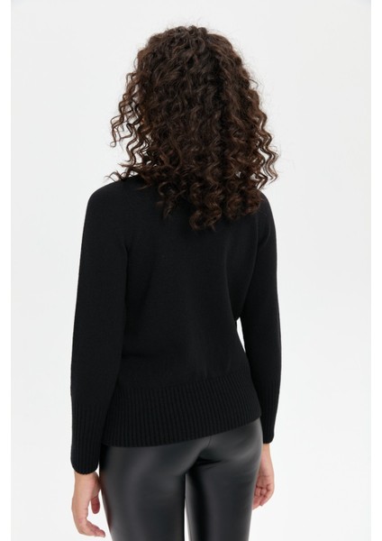 Kadın Sıfır Yaka Dikişsiz Eteği ve Kolu Uzun Lastik Yün Kazak Siyah modelleri