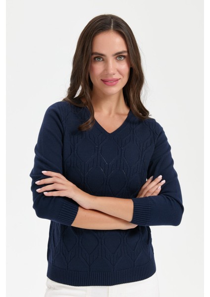 Kadın V Yaka Dikişsiz Önü Desenli Kazak K.lacivert fiyatları