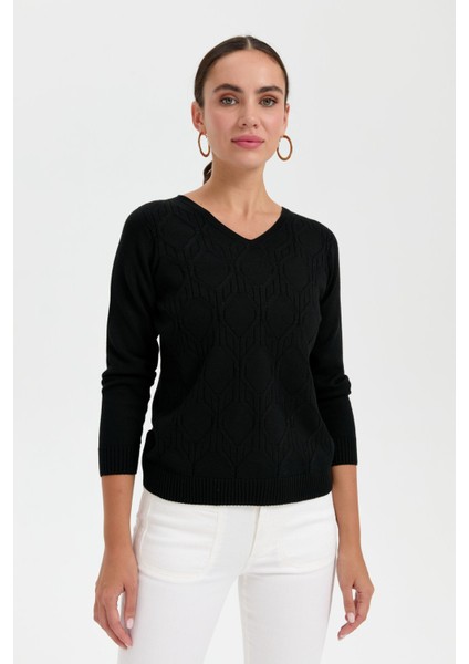 Kadın V Yaka Dikişsiz Önü Desenli Kazak Siyah