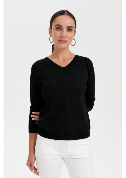 Kadın V Yaka Dikişsiz Önü Desenli Kazak Siyah indirimleri