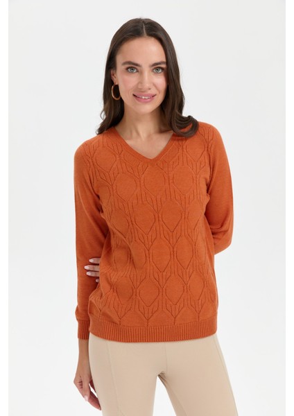 Kadın V Yaka Dikişsiz Önü Desenli Kazak Turuncu modelleri
