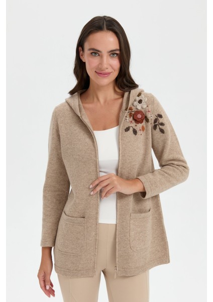 Kadın Kapüşonlu Omuzu Işlemeli Araboy Yün Hırka K.bej