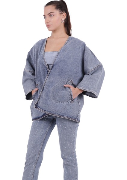 Bol Kalıplı ve Orta Boylu Kemersiz Rahat / Oversize Kadın Kot Kimono Açık Mavi Denim Dört Mevsim
