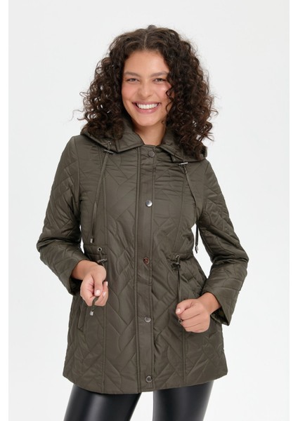 Kadın Kapüşonlu Beli Bağcıklı Kısa Kapitone Mont Haki modelleri