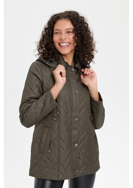 Kadın Kapüşonlu Beli Bağcıklı Kısa Kapitone Mont Haki fırsatları