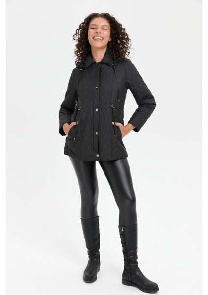 Kadın Kapüşonlu Beli Bağcıklı Kısa Kapitone Mont Siyah