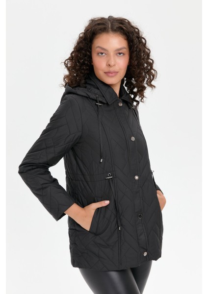 Kadın Kapüşonlu Beli Bağcıklı Kısa Kapitone Mont Siyah modelleri