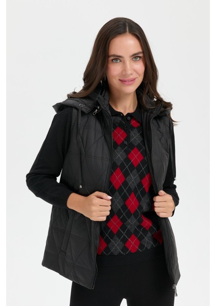 Kadın Kapüşonlu Üçgen Desenli Kısa Kapitone Yelek Siyah fiyatları