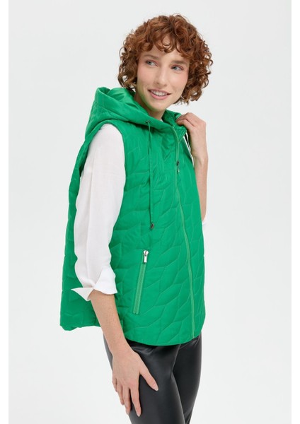 Kadın Kapüşonlu Yaprak Desenli Kısa Kapitone Yelek Yeşil modelleri
