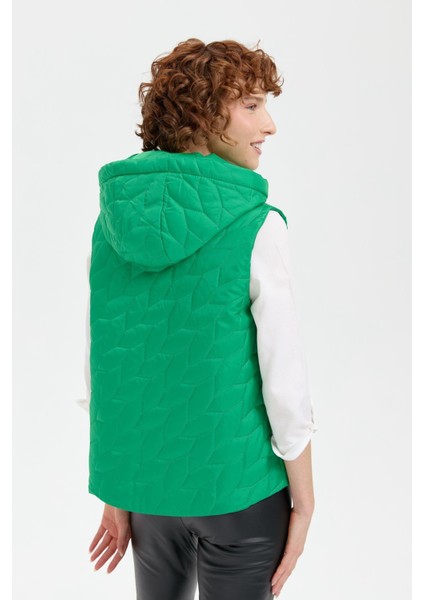 Kadın Kapüşonlu Yaprak Desenli Kısa Kapitone Yelek Yeşil fırsatları