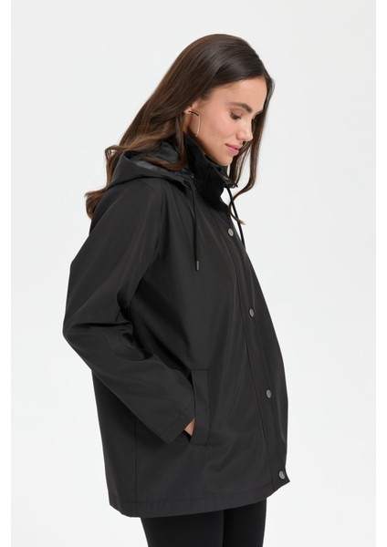 Kadın Kapüşonlu Yan Cepli Kısa Trençkot Siyah fırsatları