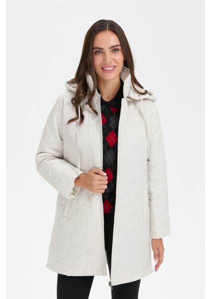 Kadın Polo Yaka Yanları Çıtçıtlı Yaprak Desenli Araboy Kapitone Kaban Ekru