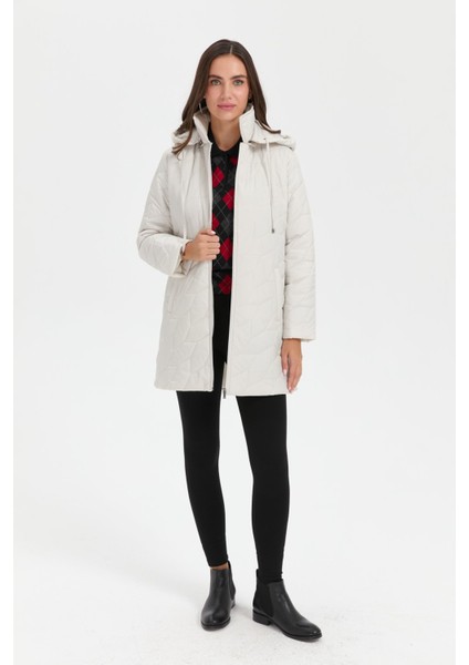 Kadın Polo Yaka Yanları Çıtçıtlı Yaprak Desenli Araboy Kapitone Kaban Ekru modelleri