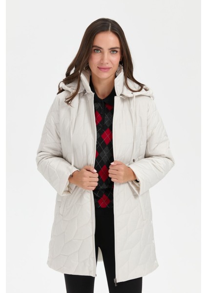 Kadın Polo Yaka Yanları Çıtçıtlı Yaprak Desenli Araboy Kapitone Kaban Ekru fırsatları