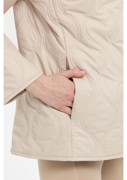 Kadın Önü Çıtçıtlı Soğan Desenli Kısa Kapitone Ceket Bej fırsatları