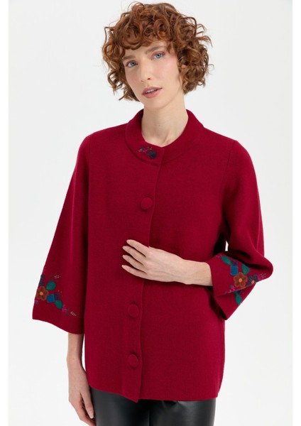 Kadın Dik Yaka Kolu ve Yakası Işlemeli Kısa Yün Ceket V.çürüğü