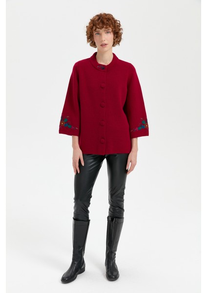 Kadın Dik Yaka Kolu ve Yakası Işlemeli Kısa Yün Ceket V.çürüğü modelleri