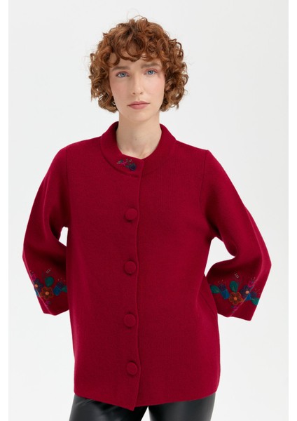 Kadın Dik Yaka Kolu ve Yakası Işlemeli Kısa Yün Ceket V.çürüğü indirimleri