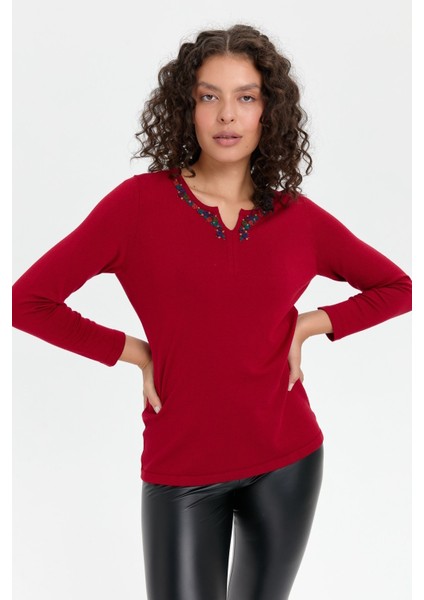 Kadın Yakası Renkli Çiçek Işlemeli Bluz K.kırmızı modelleri