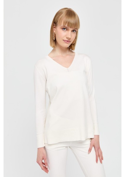 Kadın V Yaka Önü Arkası Yırtmaçlı Kazak Ekru modelleri