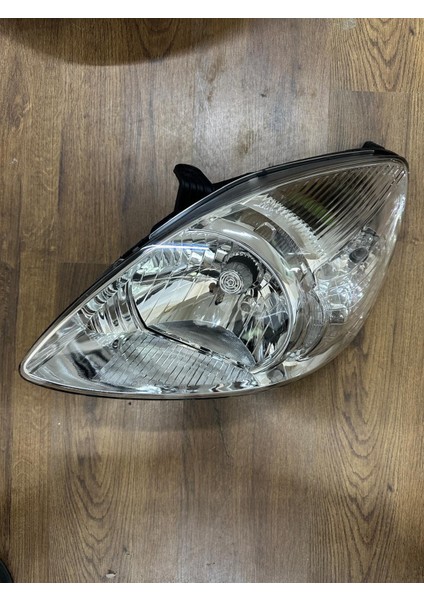 Hyundai Matrix Sağ Sol Far Lambası Manuel 2008-2010 modelleri
