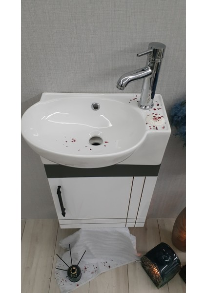 28*45 AdaGrup Çizgili Mini Lavabo ve Banyo Dolabı