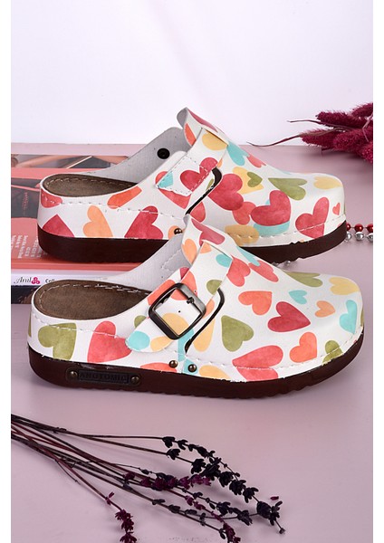 3016 Renkli Kalpler Desenli Anatomik Terlik modelleri