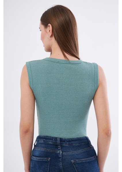 Kadın Çağla Yeşili Fitilli Bisiklet Yaka Geniş Omuz Sıfır Kol Atlet fırsatları