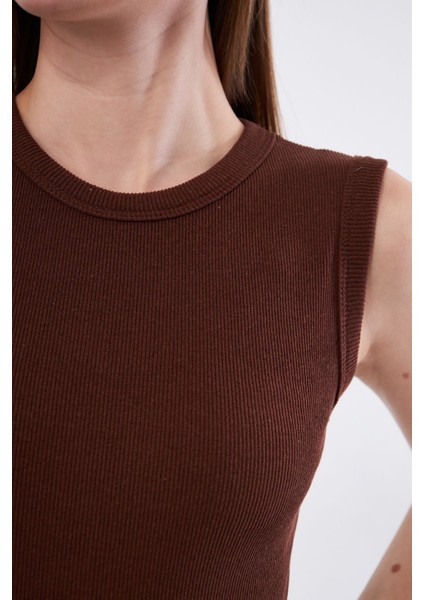 Kadın Kahverengi Fitilli Bisiklet Yaka Geniş Omuz Sıfır Kol Atlet indirimleri