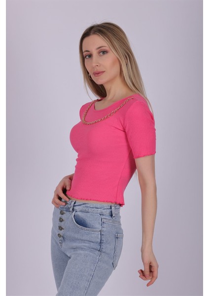 Kadın Zincir Kolyeli T-Shirt