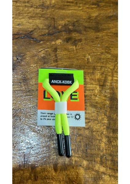 Neon Yeşil Bağcıklı Tasarım Arma Dikiş Aplike 7x3 cm fiyatları