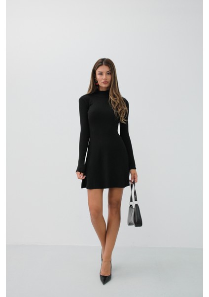 Uzun Kollu Evaze Siyah Elbise