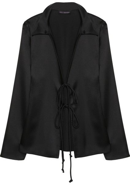 Bağlama Detaylı Dekolteli Saten Bluz Siyah