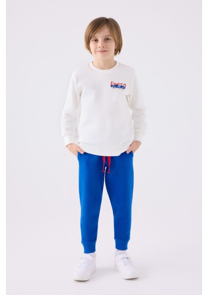 Krem Eşofman Takımı Erkek Çocuklar İçin Konforlu ve Şık Sezonluk Ürün