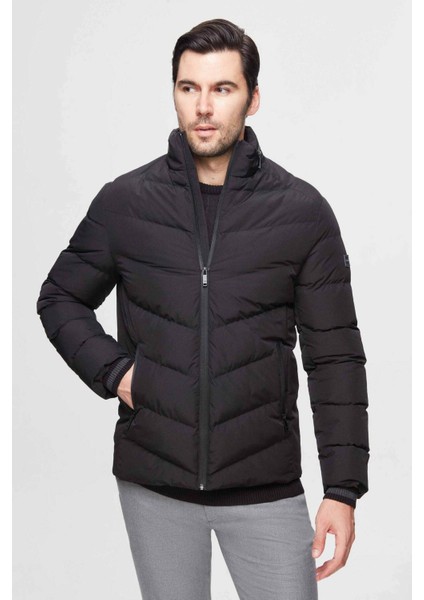 Slim Fit Siyah Gizlenebilir Kapüşonlu Elyaf Dolgulu Rüzgar Geçirmez Mont 3EC073151002M