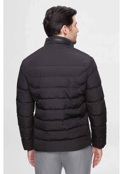 Slim Fit Siyah Gizlenebilir Kapüşonlu Elyaf Dolgulu Rüzgar Geçirmez Mont 3EC073151002M