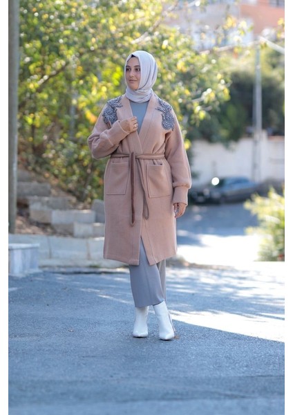 Kadın Siyah Güpür Taşlı Triko Ceket