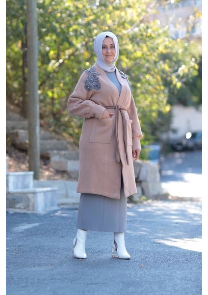 Kadın Siyah Güpür Taşlı Triko Ceket