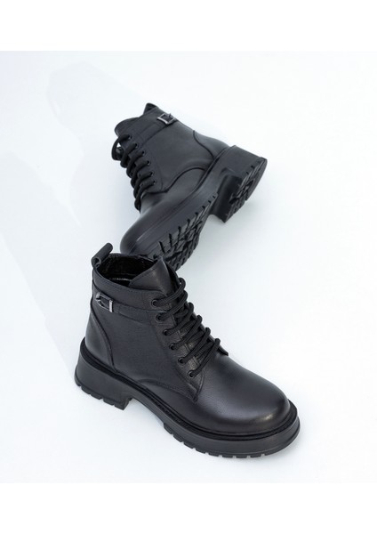 24730F Deri Kalın Taban Bağcıklı Kadın Botu fiyatları