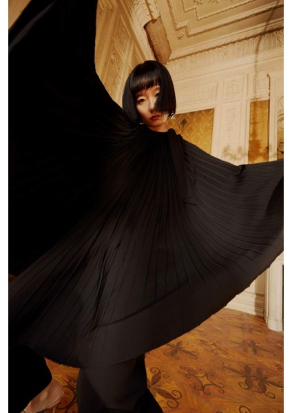 Nihan Peker Tasarım Yakası Fiyonklu Pileli Pelerin Tunik X9226AZ22SM