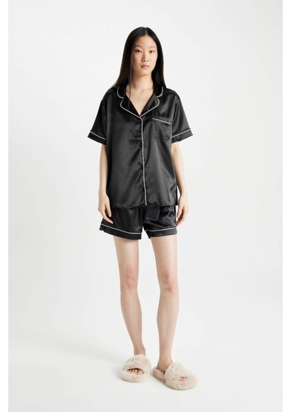 Saten Pijama Takımı Kısa Kollu Pijama Üstü Esnek Belli Şortlu Pijama Altı-Fall in Love D0915AX24SM
