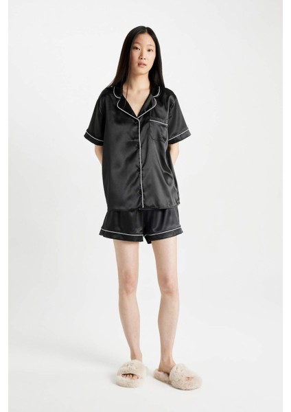 Saten Pijama Takımı Kısa Kollu Pijama Üstü Esnek Belli Şortlu Pijama Altı-Fall in Love D0915AX24SM